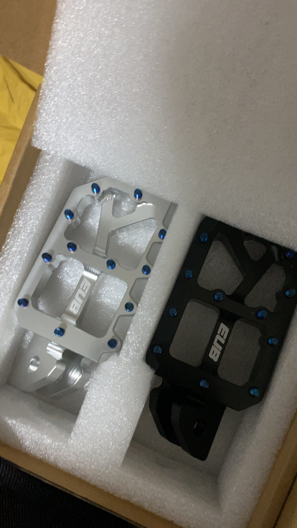 Cnc EUB light bee x pegs with ti bolts